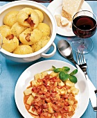 50 Kartoffelrezepte - Kartoffelklöße, Gnocchi m. Tomatensauce