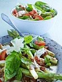 Salate, Spinatsalat m. Erdbeeren , Spargelsalat mit Parmesan