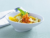 Salate, Orangen-Möhren-Salat m. Mandelblättchen, Pistazien, Marzipan
