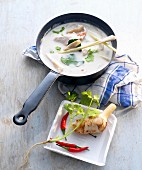 Coconut soup with chicken, lemongrass, chilli and galgant