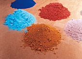 Natürliche Farben, Farbpigmente, verschieden farbige Pulver