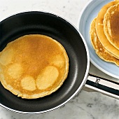 Pfannkuchen, Pancakes Step: Teig in Pfanne ausbacken