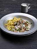 Wild garlic with cream, sliced mushrooms and spatzle on plate