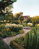 Gartenhaus mit Bauerngarten 