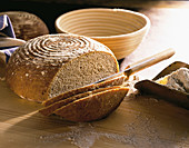 100 beste Brot, Roggenmischbro tlaib, Brotscheiben, Mehlschaufel