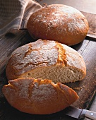 100 beste Brot, 2 Weißbrotlaib e aus der Toskana