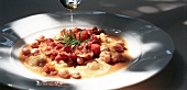 Ravioli und Lasagne, Tortelli mit Kaninchefüllung, Speck, Rosmarin