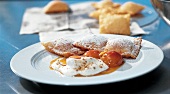 Ravioli und Lasagne, Aprikosen täschchen mit Kompott und Sahne