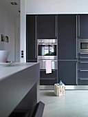 Einbauschrank mit Backofen und Schub laden, Linoleumfront schwarz