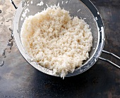 Wok, Reis kochen: Basmati-Reis im Sieb waschen, Step 1