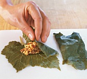 Orientküche, Weinblätter: Blätter m Hack u Reis füllen, Step 1