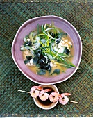 Kochen, Miso-Suppe mit Garnelen-Kushi