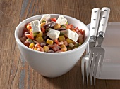 Grillen - Sommer-Salat mit Ziege nkäse, rote Bohnen, Mais, Paprika