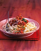 Vegetarisch, Spaghetti mit Funghi-Bolognese, Teller rosa