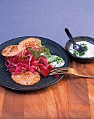 Vegetarisch, Blinis mit Borschtschgemüse, Schmand, Dill