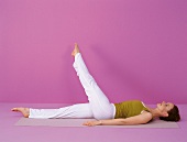 Pilates - One Leg Circle: Rücken lage, Bein heben, nach innen, Step 3