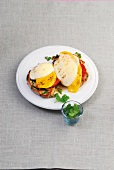 Fleischgerichte, 2 Asia-Steaks mit Mango, Mozzarella und Koriander