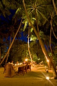 Palmenlichtung, Abendessen Malediven, Insel Dhigufinolhu