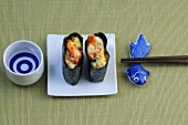Sushi-Bar, Gunkan-Sushi mit Safranmuscheln und Mayonnaise