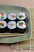 Sushi-Bar, Hoso-Maki mit Roastbeef und Mozzarella