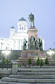 Senaatintori Senatsplatz mit Dom von Helsinki