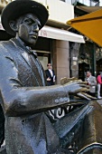 Fernando Pessoa Statue Skulptur vor dem Café A Brasileira