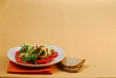 100 Rezepte, mittags u. abends , Maultaschen, Tomaten-Rucola-Salat