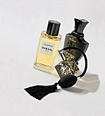 3 Parfumflakons: Sycomore von Chanel , Love in Black von Oliver Creed
