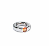 Freisteller: Ring aus Edelstahl, Kristall orange