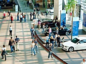 BMW-Ausstellungsraum in der BMW Welt in München