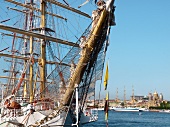 St. Petersburg: Newa, Segelschiffe, Windjammerparade