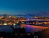 Istanbul: Bosporus, Bosporusbrücke, Stadtansicht bei Nacht, Lichter