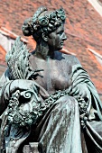 Steiermark, Graz, Statue am Erzherzog-Johann-Brunnen