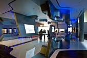 Autostadt Wolfsburg: Autolab im futuristischen Design, Besucher