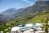 Südtirol, Blick vom Hotel "Castel" auf Meran, Felder und Berge