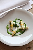 White asparagus with pesto on plate