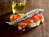 Fingerfood, Tomaten Bruschetta mit Sardinen