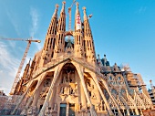 Barcelona: Basilika Sagrada Familia, Himmel blau