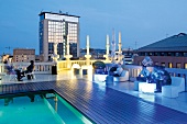 Barcelona: Hotel Casa Fuster, Dach terrasse, blau, Dämmerung, Licht