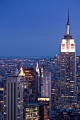 New York: Blick von Wolkenkratzer auf  Empire State Building
