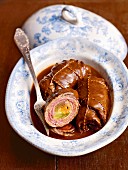 Beef roulade with onions and croutons