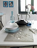 Grey filzuntersetzer on dining table with cutlery