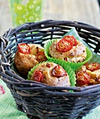 Jahreszeiten-Küche, Pizza- Muffins mit getrockneten Tomaten