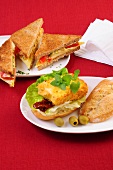 Abendessen, Paprika-Rührei- Sandwich, Sandwich mit Halloumi