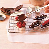 Schokolade, Glasur über MiniTarteletts verteilen, Step 2