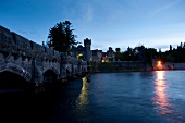 Irland: Ashford Castle, Brücke, abends, Lichter, Aufmacher