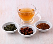 Stillzeit, Tasse Tee, verschiedene Teesorten
