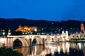 Heidelberg: Karl-Theodor-Brücke abends, Titel