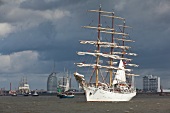 Bremerhaven: Hafen, Sail 2010, Einlaufparade, Dar Mlodziezy.