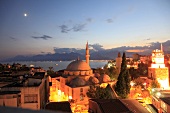 Antalya: Meer,Tekeli-Mehmet- Pasa-Moschee, abends